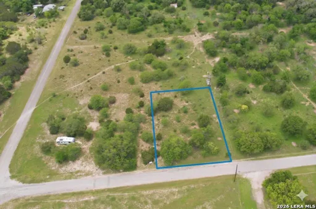 22 Cypress, Bandera