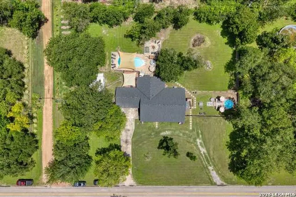 207 Woodlake Dr, McQueeney