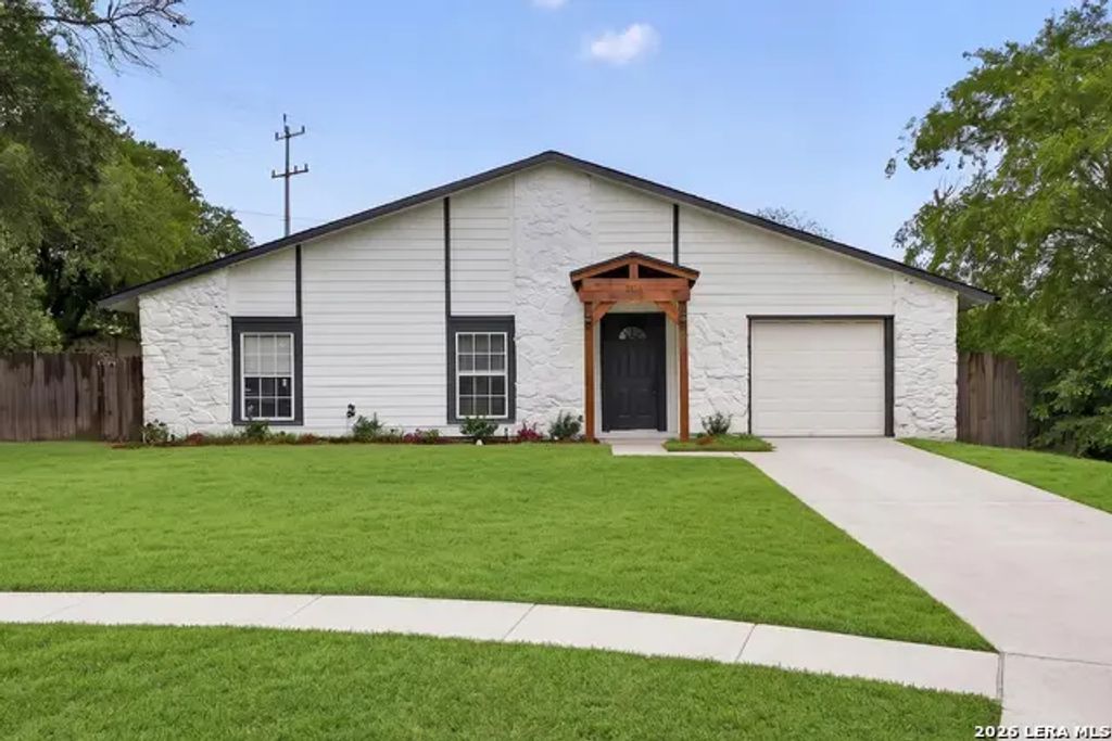 12209 Lucky Oaks St, Live Oak