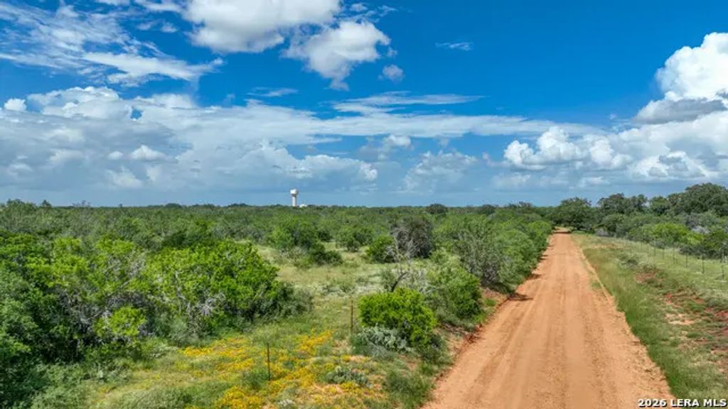 2932 Cr 307, Jourdanton