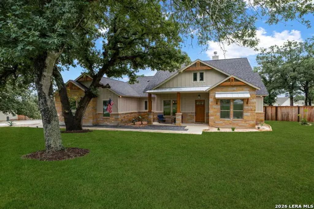 113 Hondo Vista, La Vernia