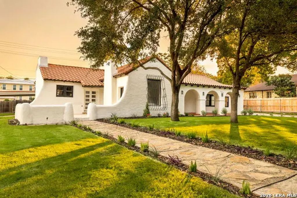 135 W Lullwood, San Antonio