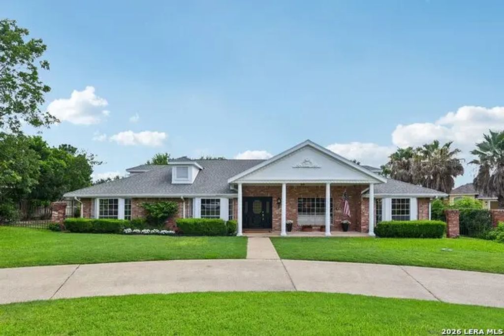 211 Chattington Ct, Castle Hills