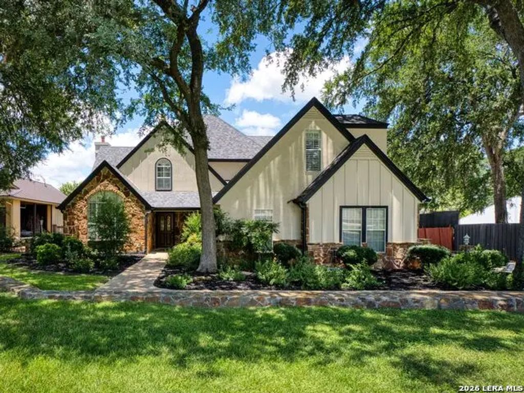 230 W Hosack St, Boerne