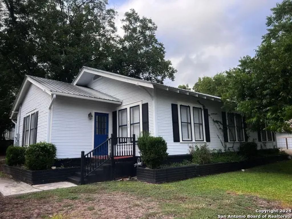 420 Willow Ave A A, New Braunfels