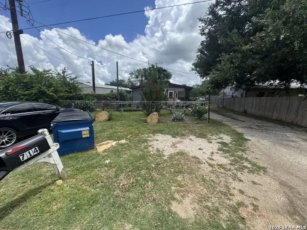 714 Hough, Adkins