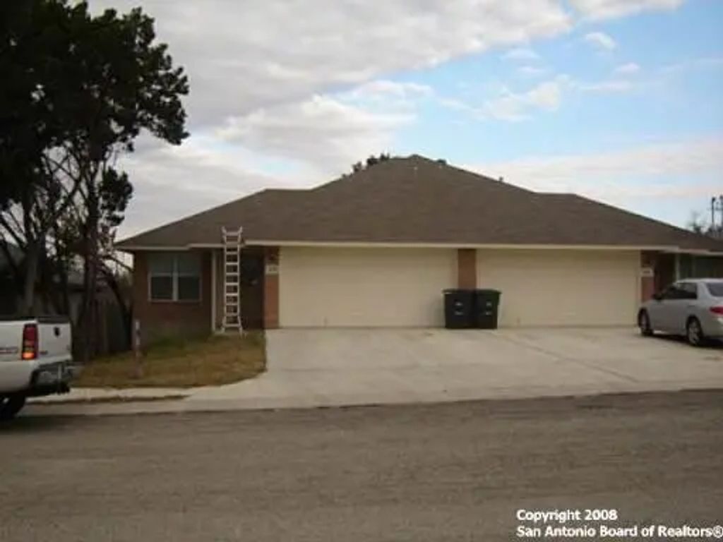 1043 Misty Acres Dr, New Braunfels