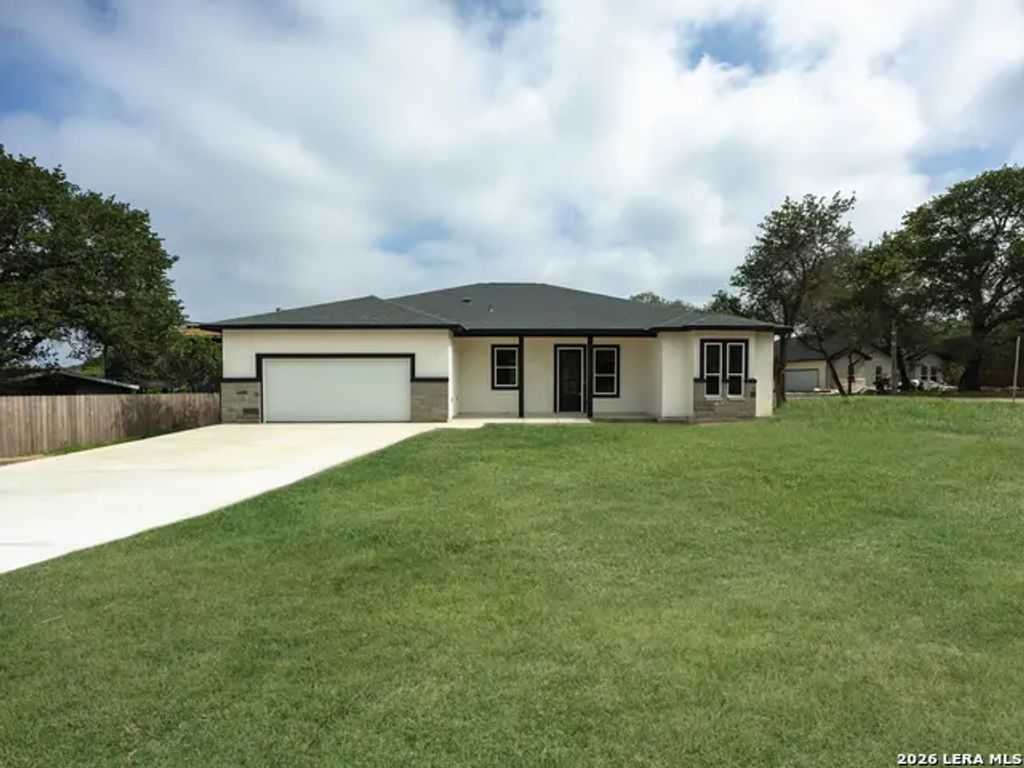 4807 Blue Beech Dr, Elmendorf