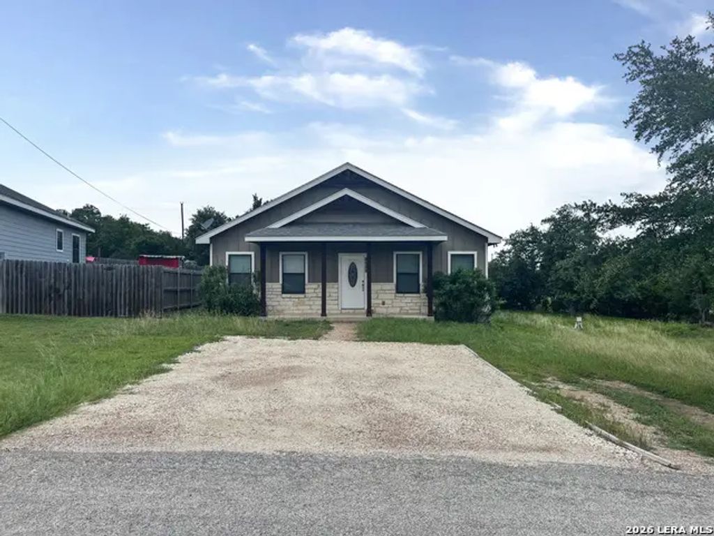 1491 Live Oak Dr, Spring Branch