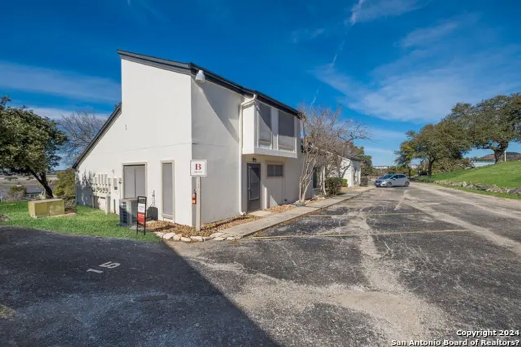 1101 Parkview Dr B15, Canyon Lake