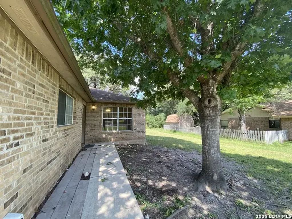 570 Beverly Ln, New Braunfels