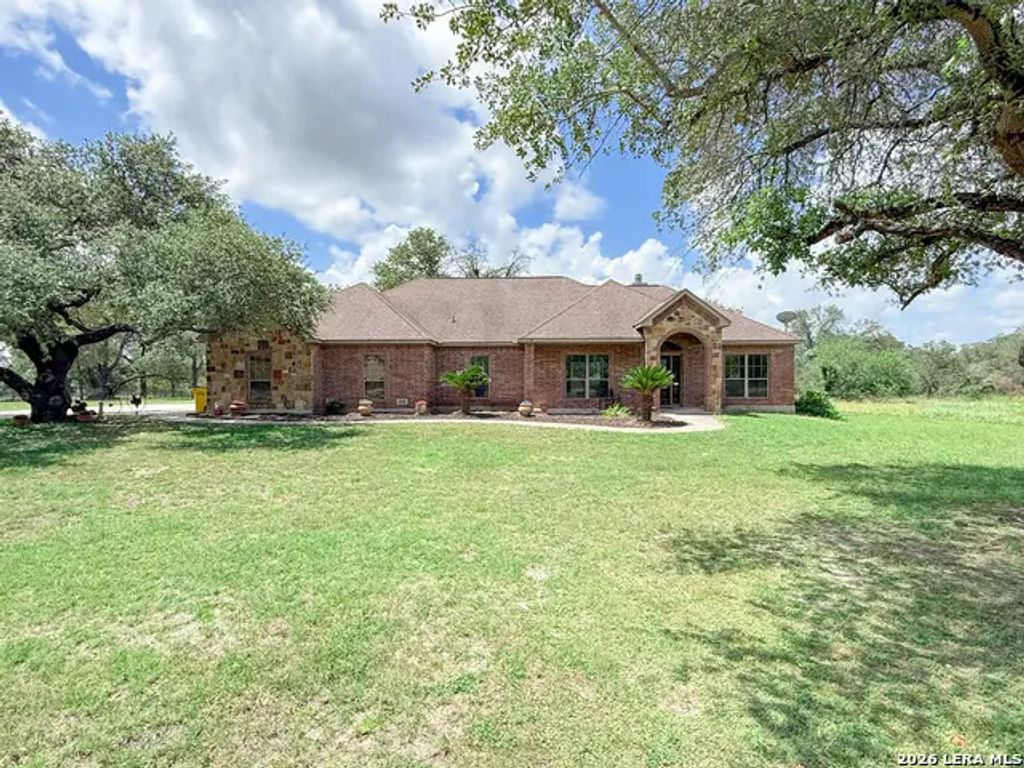 124 County Road 6879, Natalia