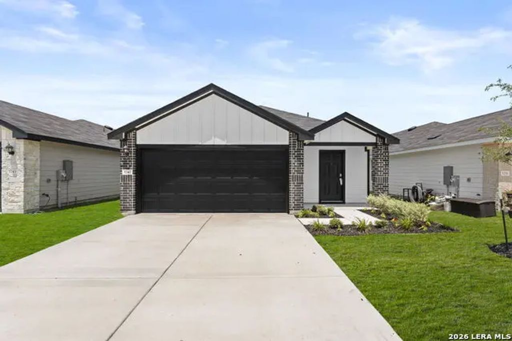 1247 Avery Ranch Dr, New Braunfels