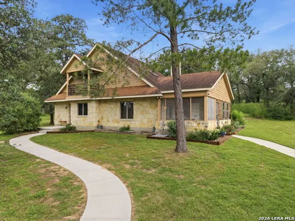 208 Oak Bend Dr, La Vernia