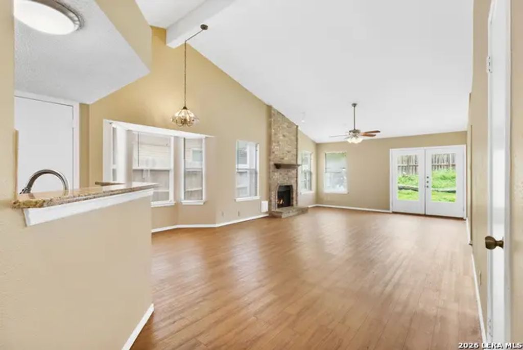 8007 Forest Crossing, Live Oak
