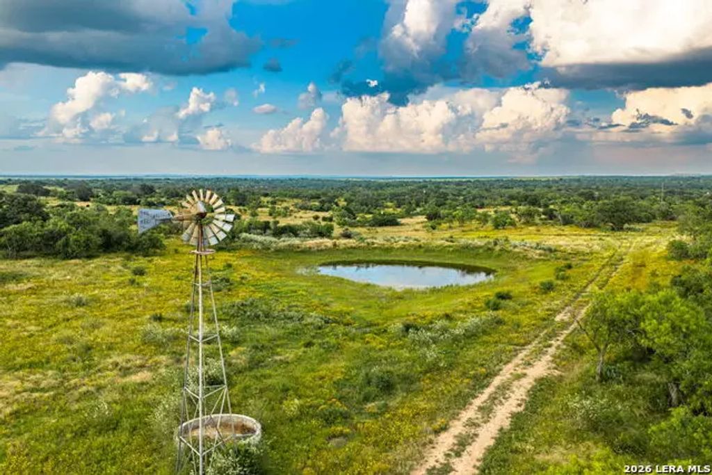 County Road 106, Llano