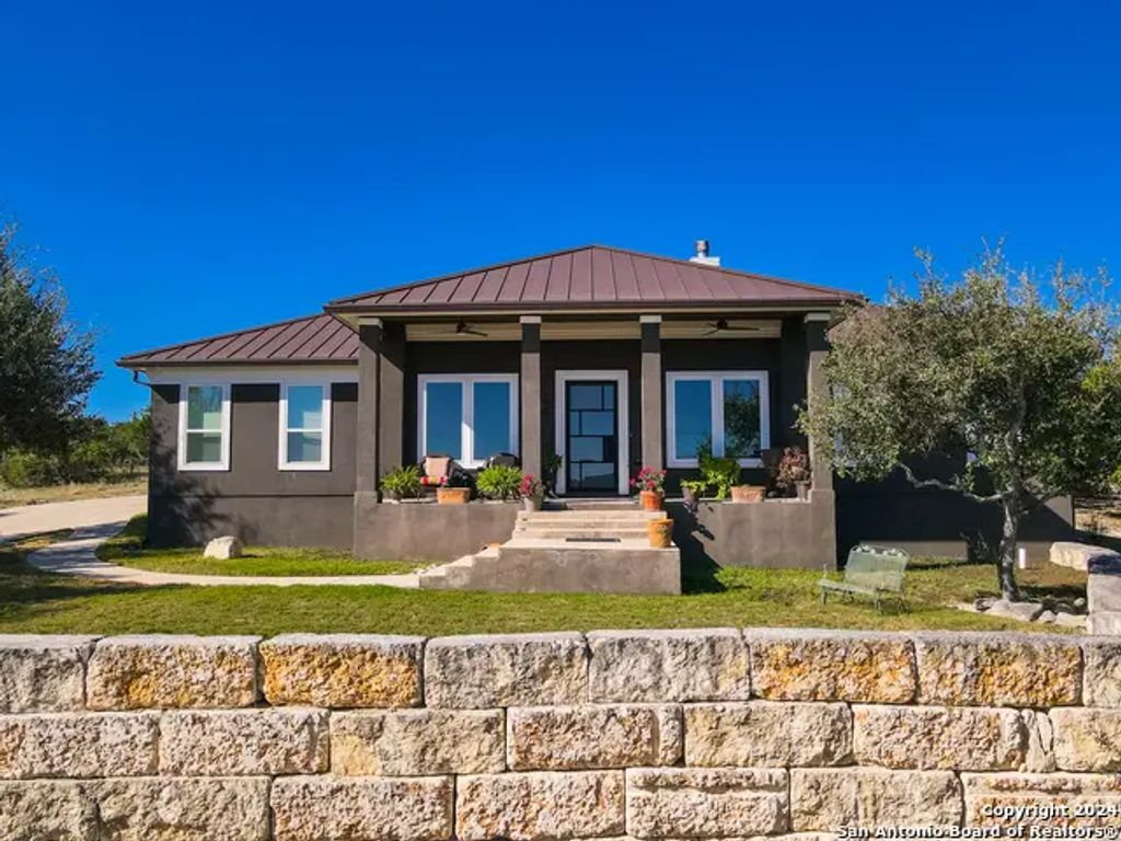 221 Bentwood Dr, Spring Branch