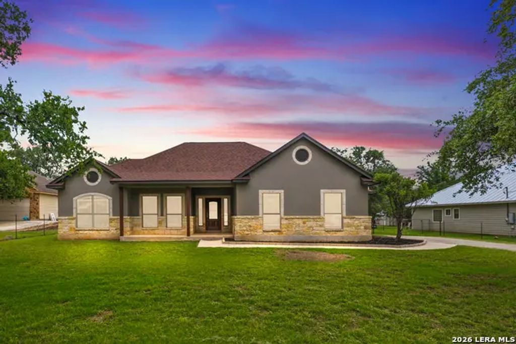 1211 Mossy Hollow, Spring Branch
