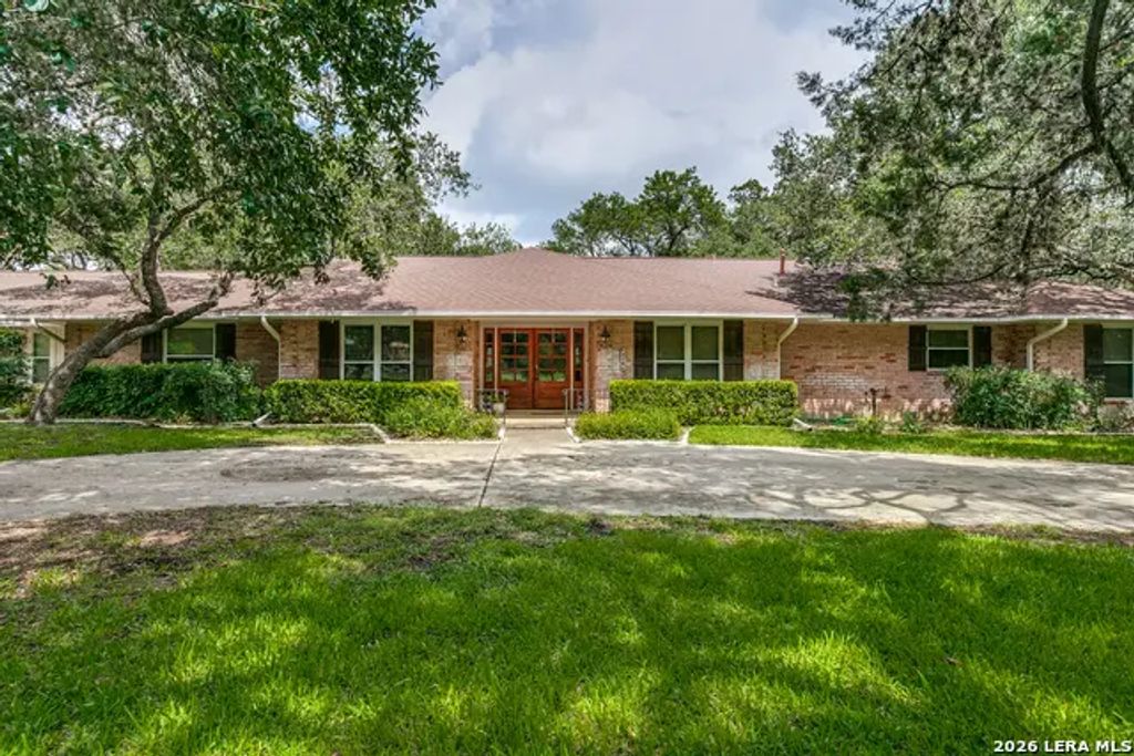 218 Village Cir, Hill Country Village