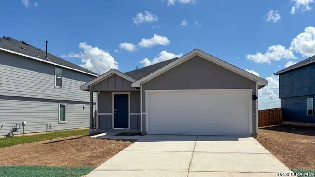 219 Howard Drive, Maxwell