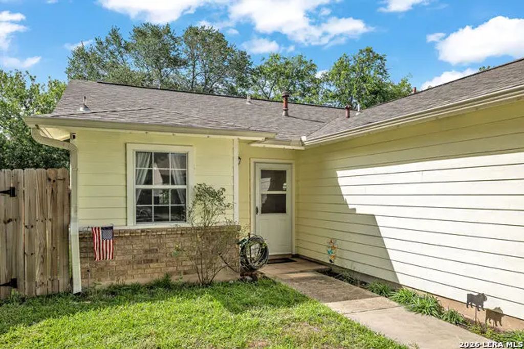 726 Meadow Gate, Converse