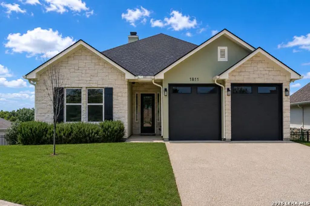 1811 Chateau Lane, Kerrville