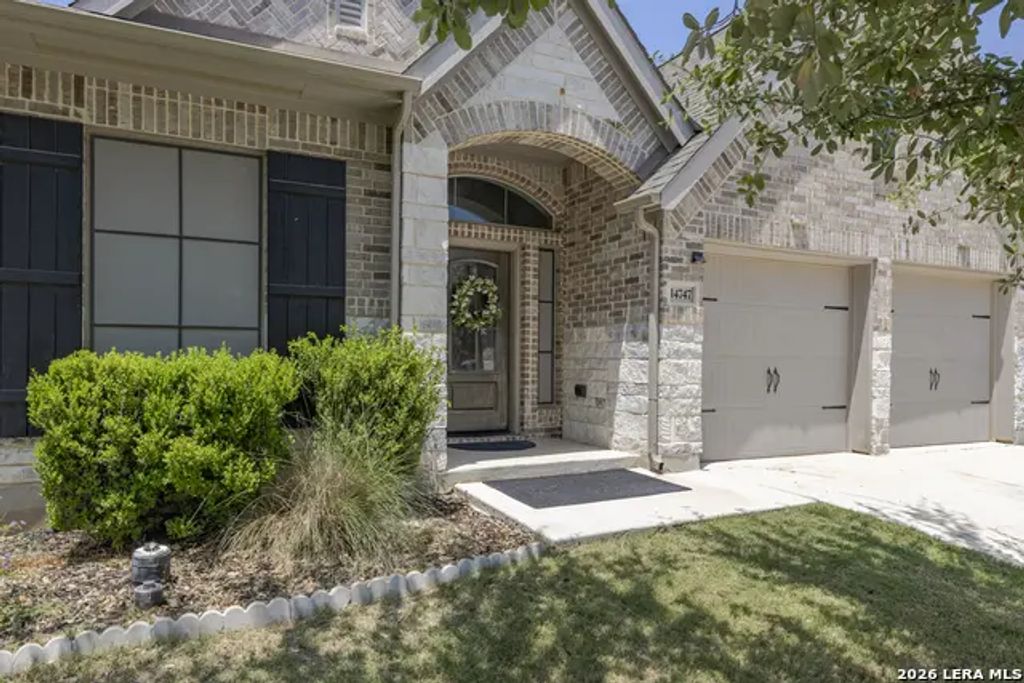 14747 Running Wolf, San Antonio
