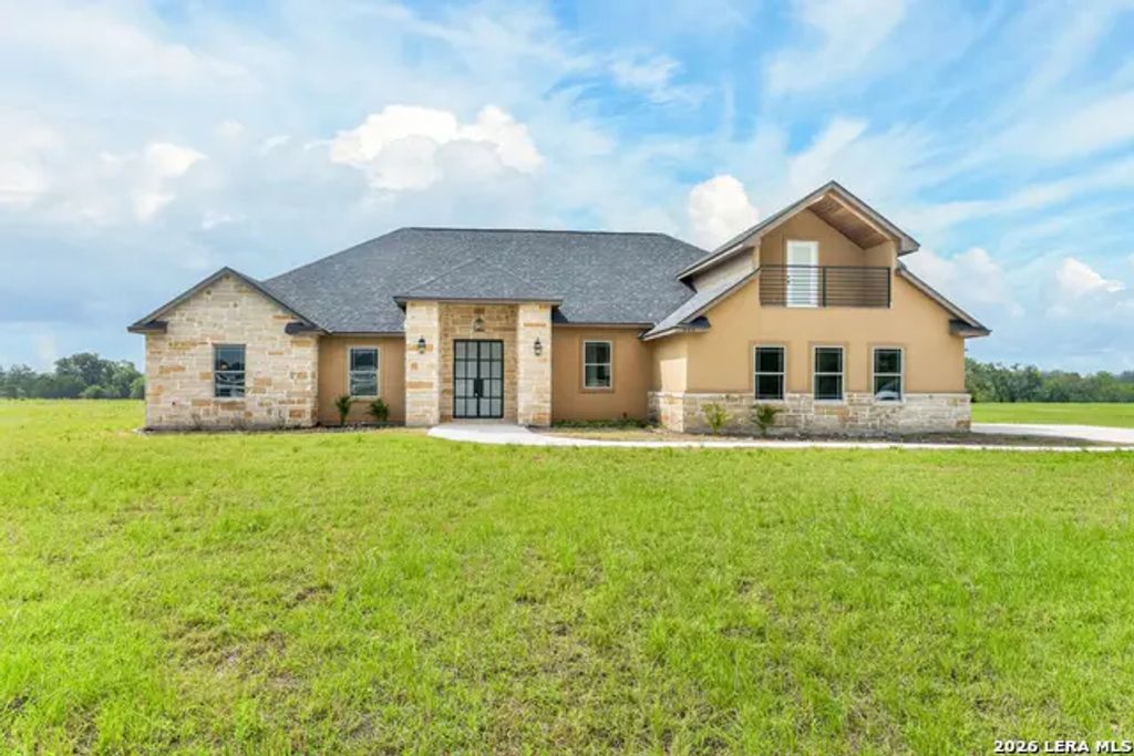 956 Horseshoe Falls, Bandera