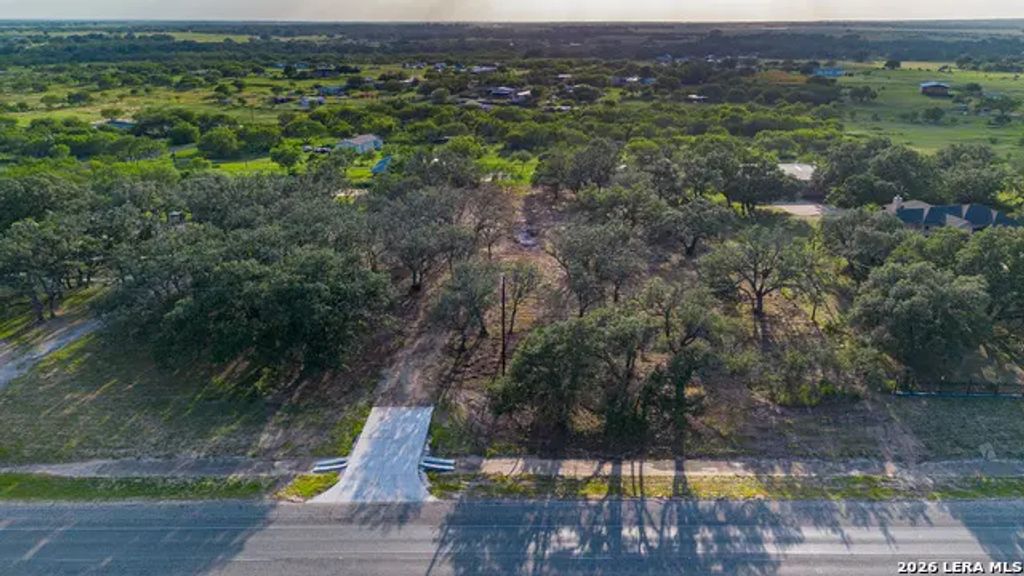 13117 N Hwy 16, Poteet