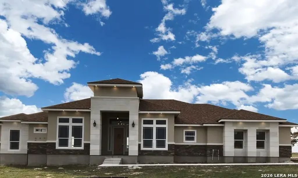 112 Estates Dr, La Vernia