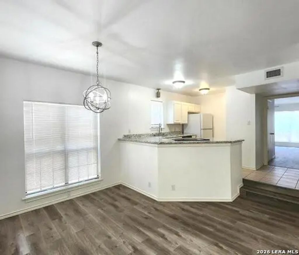 8611 Datapoint Dr 73, San Antonio