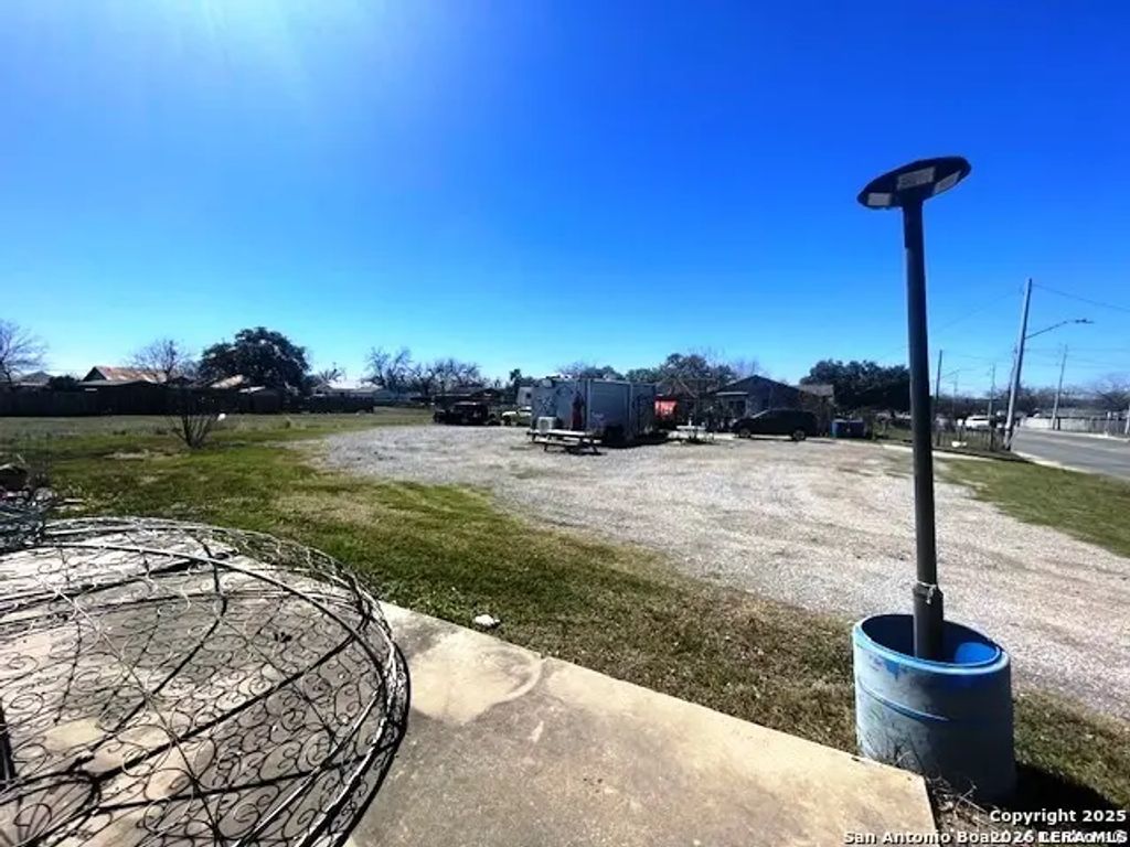 2122 E Southcross Blvd 1, San Antonio