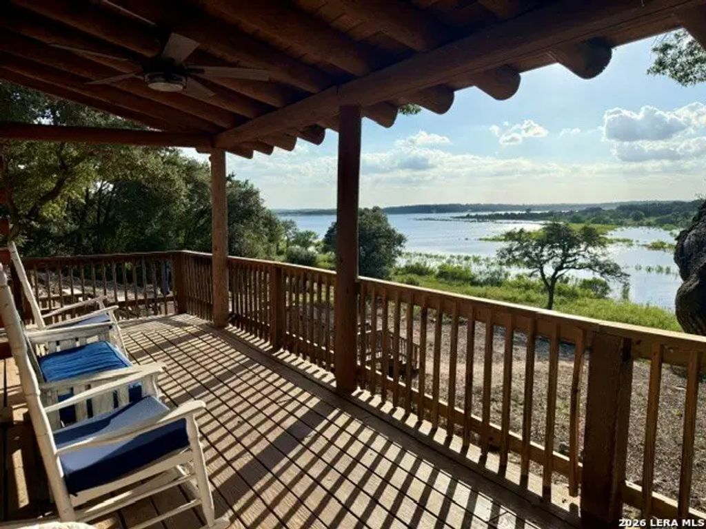 205 Bravo Rd, Canyon Lake