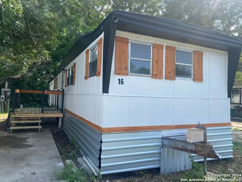 1311 W Hein Rd 16, San Antonio
