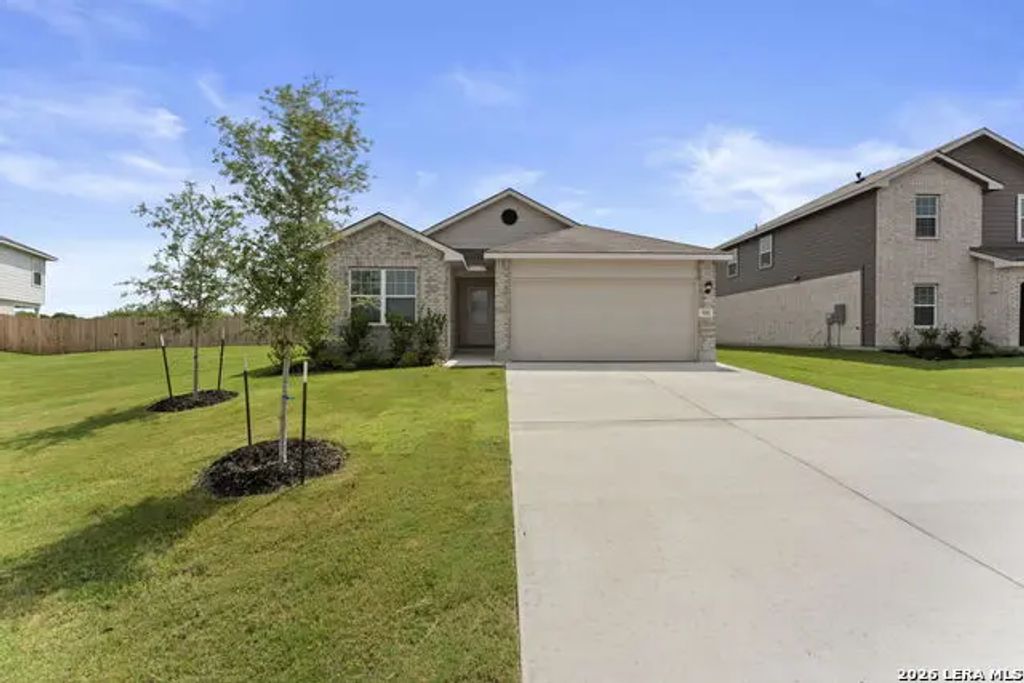 321 Singing Valley, Cibolo