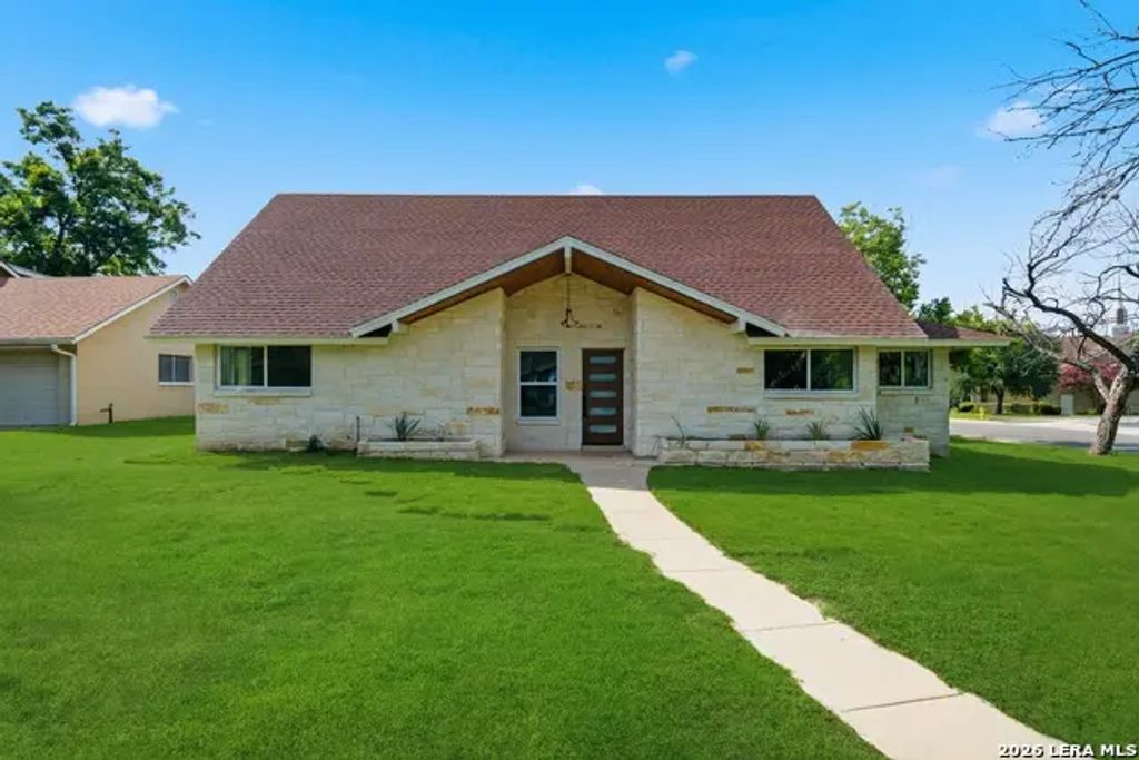 118 S Gardenview, Castle Hills