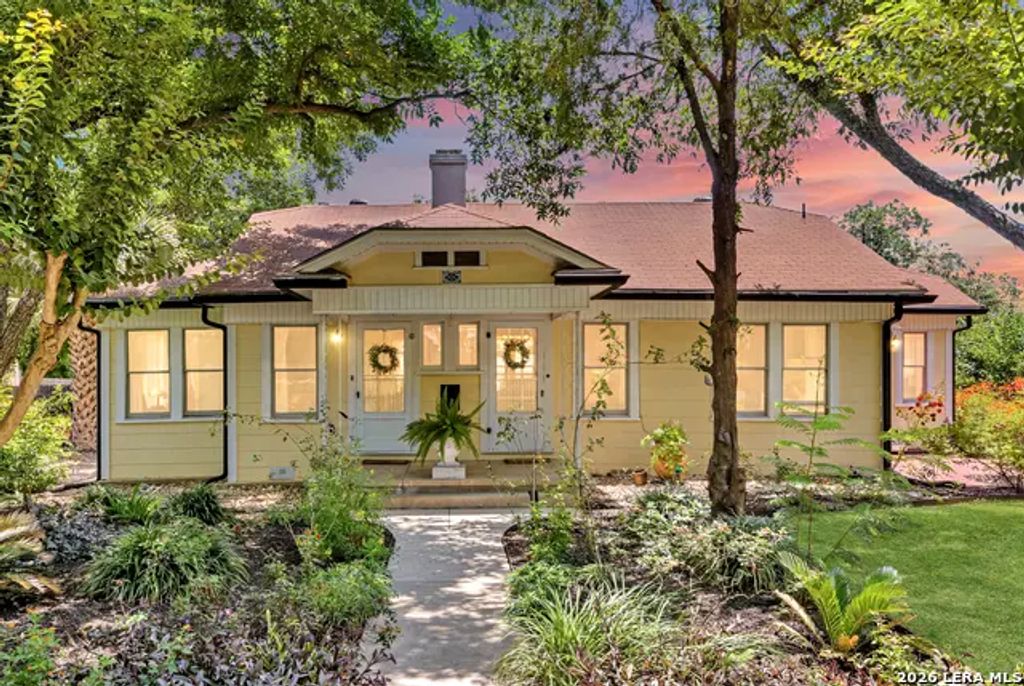 222 Redwood St, Alamo Heights