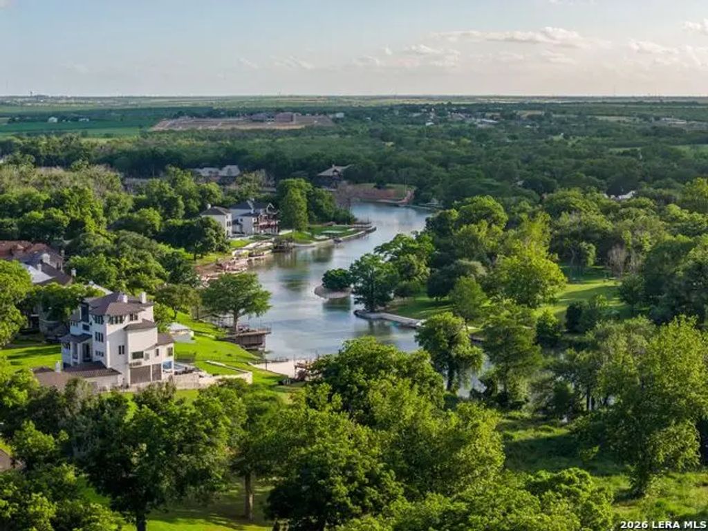 102 Rio Azul, Seguin