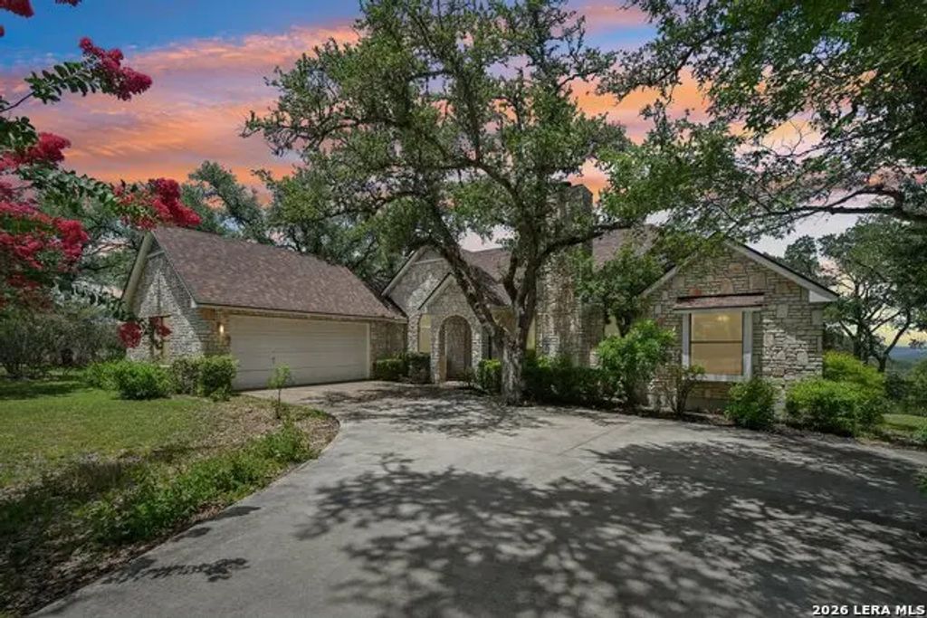 302 Mesa Dr, Wimberley