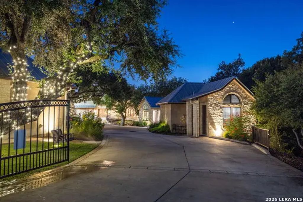 1185 Gruene Rd, New Braunfels