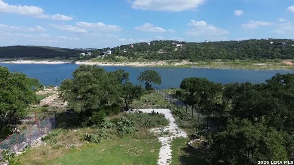 2136 Canyon Lake Dr, Canyon Lake