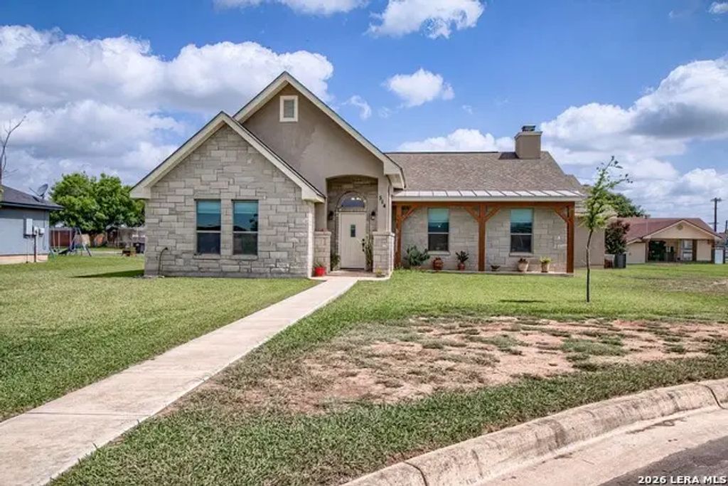 504 34th Street, Hondo