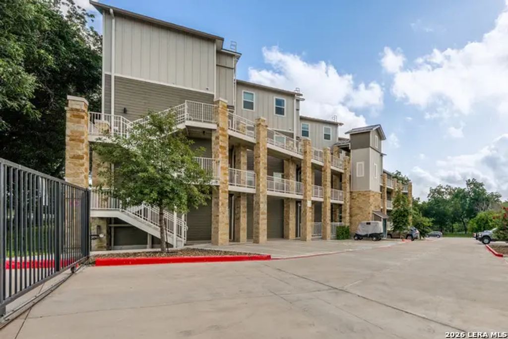 1228 Ervendberg Ave # 104, New Braunfels