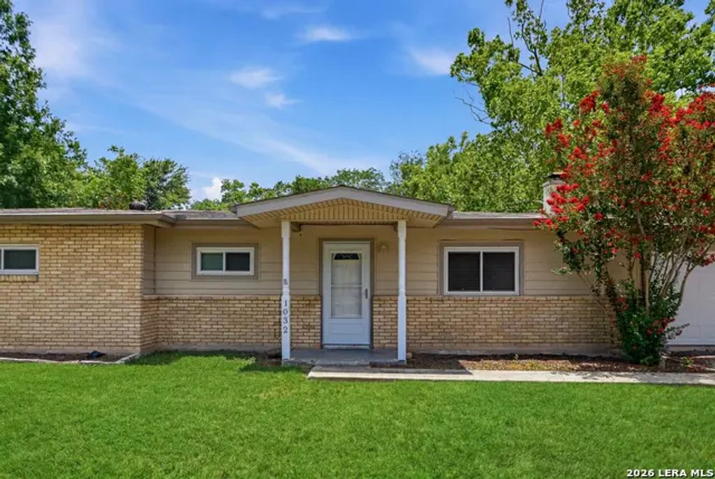 1032 S Mesquite, New Braunfels