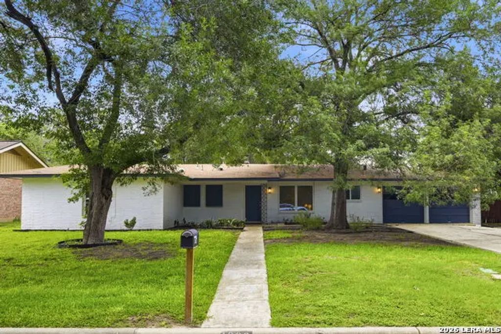 1022 Grey Oak Dr, San Antonio