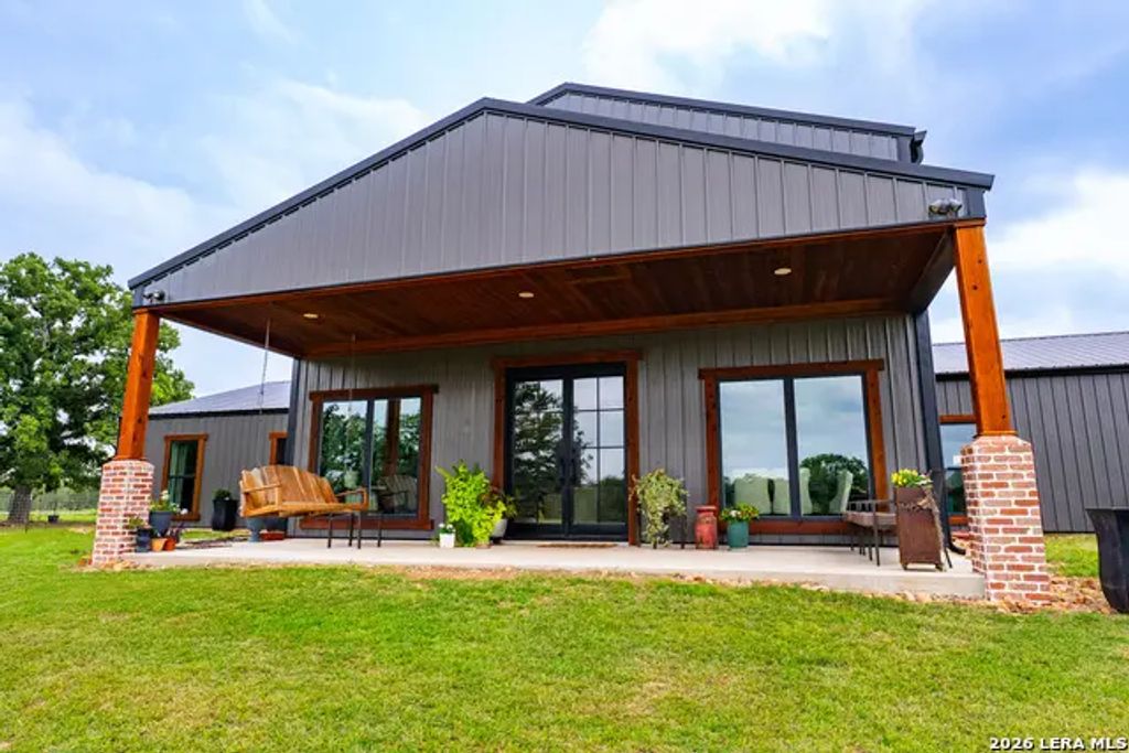 3350 Fm 1104, Kingsbury