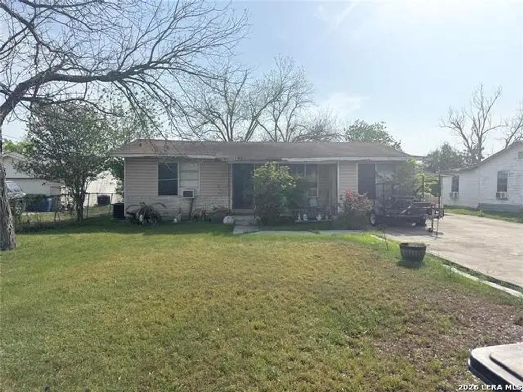 137 N Kowald Ln, New Braunfels