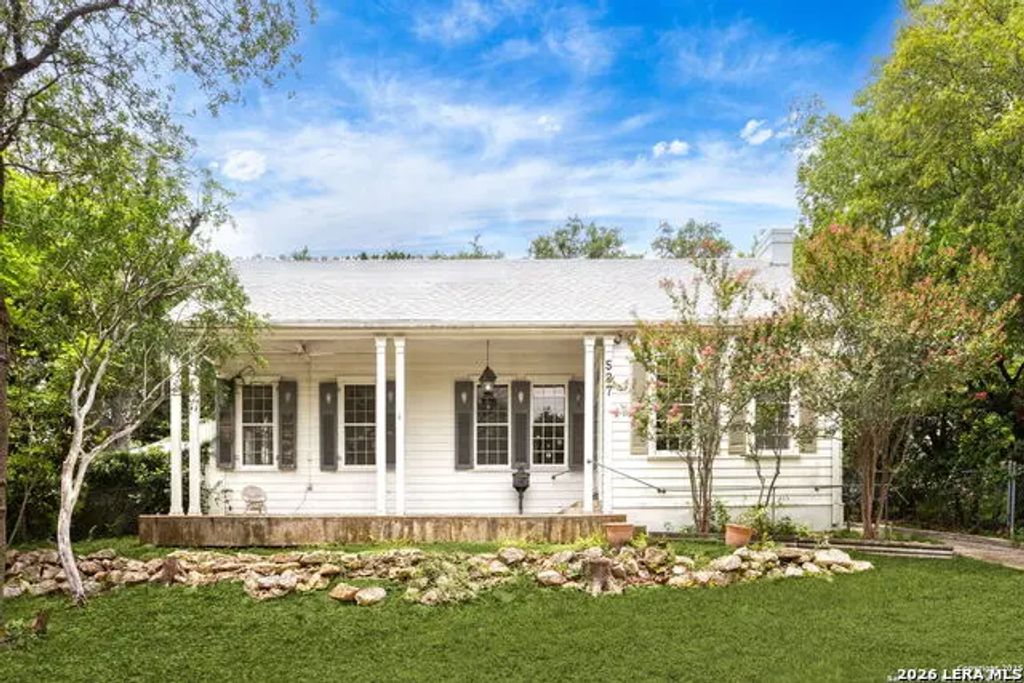 527 Kings Ct, San Antonio