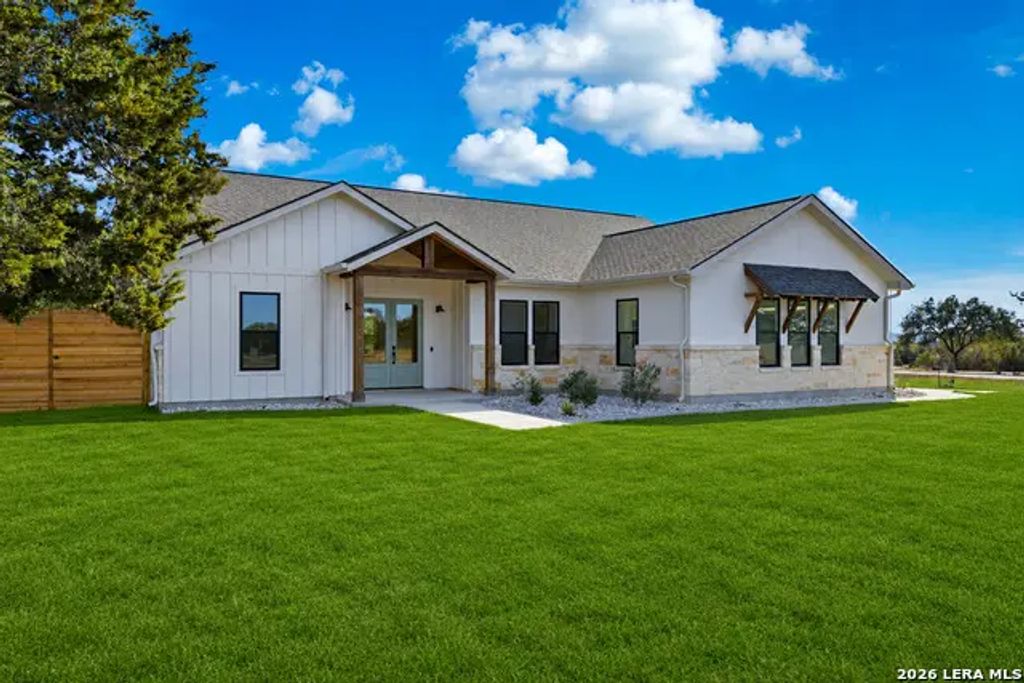 389 Rio Cir, Pipe Creek
