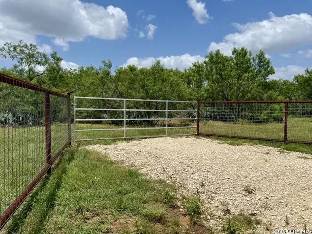 2253 County Road 332, Charlotte